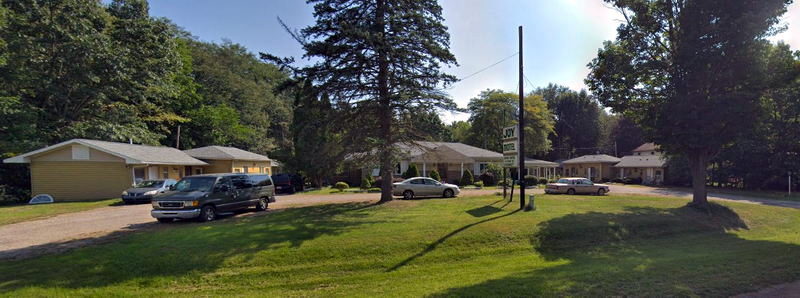 Pineview Motel (Joy Motel) - Street View (newer photo)